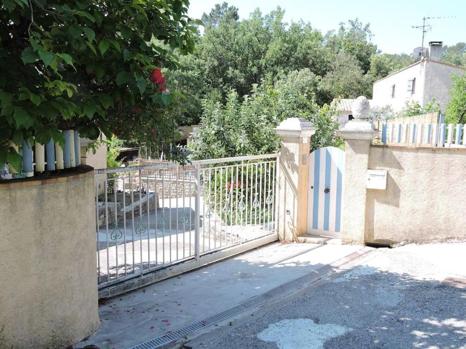 Chateaudouble : Appartement Au Calme Экстерьер фото